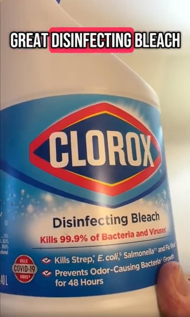 A picture of a bottle of Chlorox bleach.